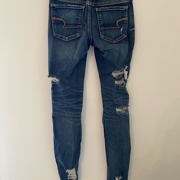 Dark wash distressed American Eagle jeans - Picture 2 of 2